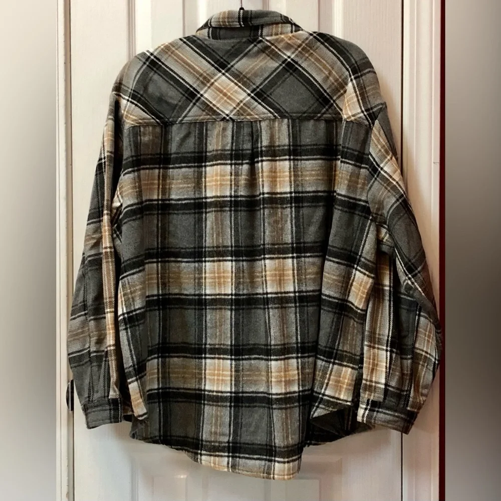 Umgee Women’s Polyester Button Down - Picture 4 of 4